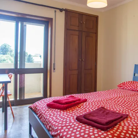 Rent this 5 bed room on Avenida de Fernão de Magalhães in 4200-517 Porto, Portugal