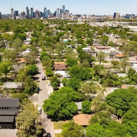 Image 4 - 2401 Willow Street, Austin, TX 78702, USA - House for sale