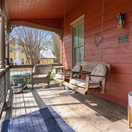 Image 2 - 573 Northeast 2nd Street, Smithville, TX 78957, USA - House for sale