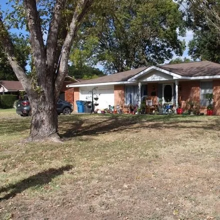 Image 2 - 1703 East Beverly Drive, Corsicana, TX 75110, USA - House for sale