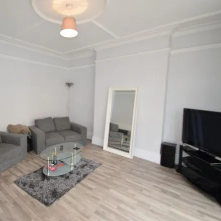 Rent this 4 bed townhouse on Everton Road in Sheffield, S11 8RY