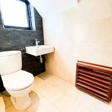 Image 2 - 8 Broomhill Walk, London, IG8 9HF, United Kingdom - Duplex for rent