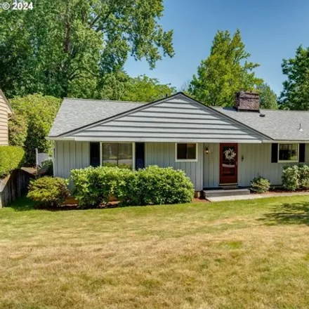 Buy this 4 bed house on 4736 SW 38th Pl in Portland, Oregon