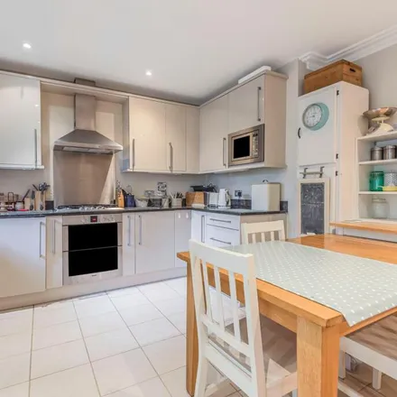 Rent this 2 bed apartment on Wychwood Place in Winchester, SO22 6BE
