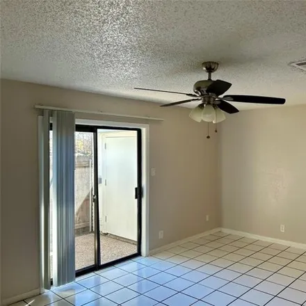 Image 2 - 2804 Skyway Circle, Austin, TX 78704, USA - Apartment for rent