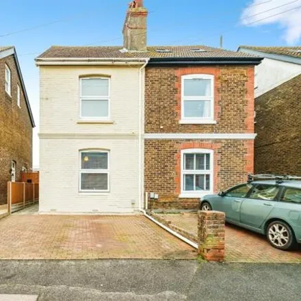 Buy this 4 bed duplex on Car Parts and Accessories in 39 Vale Road, Portslade by Sea