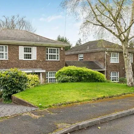 Buy this 4 bed house on Dale Wood Road in Perry Hall, London