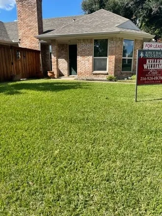 Rent this 3 bed duplex on 2001 Whippoorwill Lane in Carrollton, TX 75006