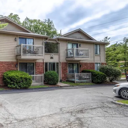 Buy this 2 bed condo on 1104 Mariedale Court in Kirkwood, MO 63122