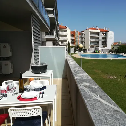 Rent this 2 bed apartment on Cepsa in Rua Conde de Avelar, 2460-873 São Martinho do Porto