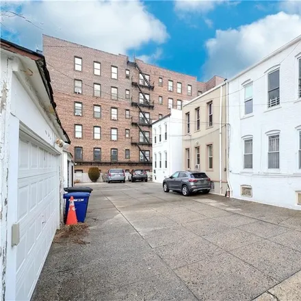 Image 5 - 8622 Fort Hamilton Parkway, New York, NY 11209, USA - Townhouse for sale
