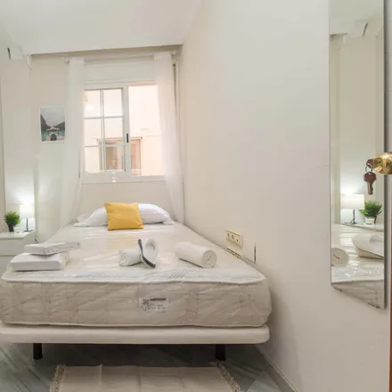 Rent this 4 bed room on Calle Blas de Lezo in 7, 29011 Málaga