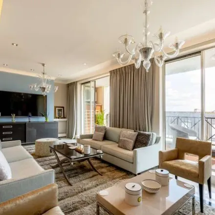 Rent this 3 bed apartment on Cheyne Terrace in 77 Chelsea Manor Street, London