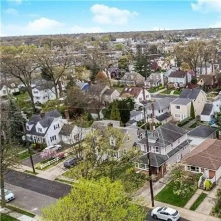 Image 5 - 242 East Beverly Parkway, Village of Valley Stream, NY 11580, USA - House for sale