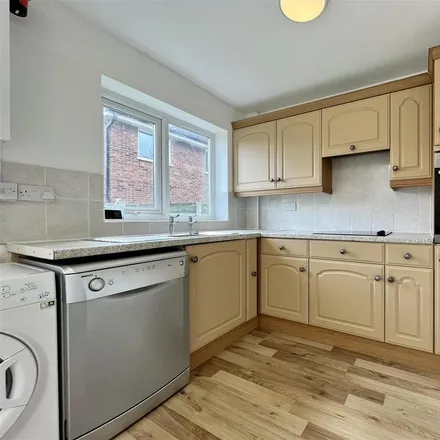 Image 7 - Maple Close, Urmston, M33 5RT, United Kingdom - Duplex for rent