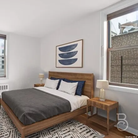 Image 6 - 31-85 Crescent Street, New York, NY 11106, USA - Apartment for sale