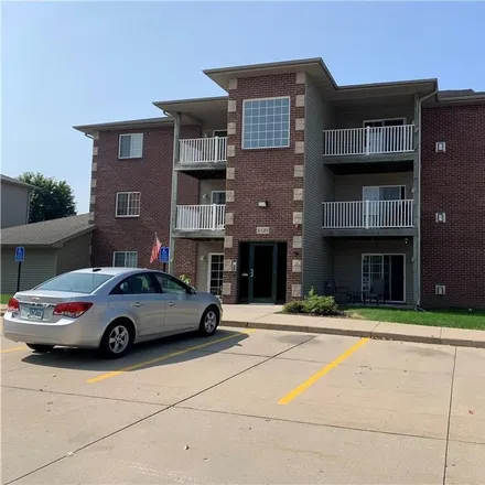 Buy this 2 bed condo on 4120 100th Street in Urbandale, IA 50322