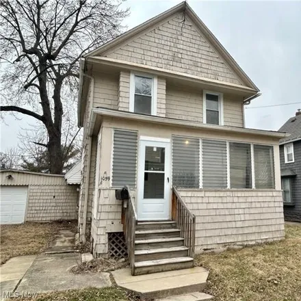 Buy this 2 bed house on 1001 Arlington Place in Akron, OH 44306