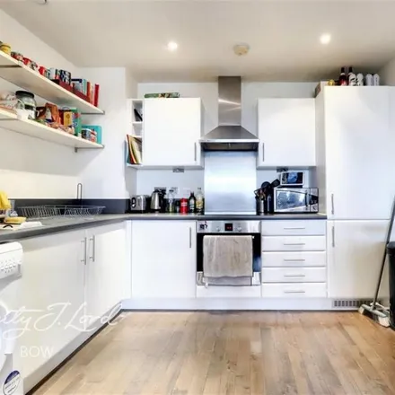 Image 4 - Suttons Wharf South, Palmers Road, London, E2 0TA, United Kingdom - Apartment for rent