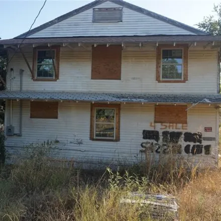Buy this studio house on 943 Shaw Street in Mineral Wells, TX 76067