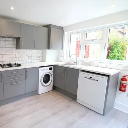 Image 2 - Stanley Road, London, N15 3HB, United Kingdom - House for rent