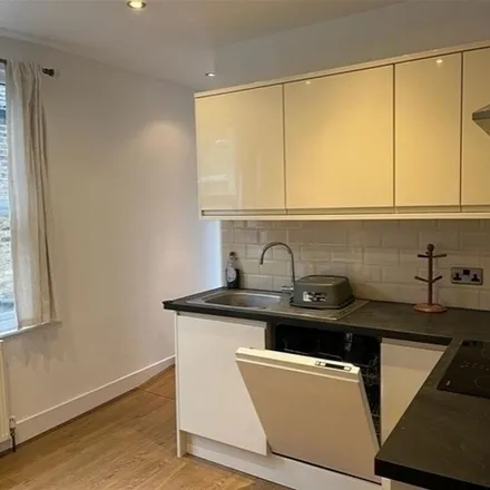 Image 5 - College Road, London, SW19 2BS, United Kingdom - Apartment for rent