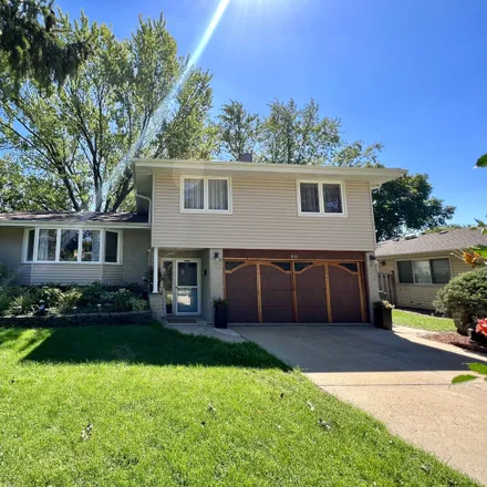 Buy this 3 bed house on 1305 Mulberry Lane in Mount Prospect, IL 60056