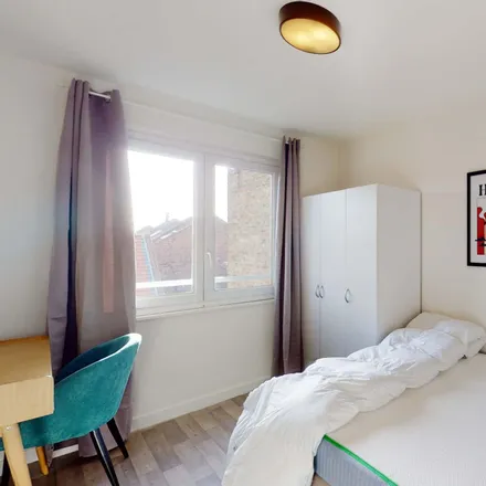 Rent this 4 bed room on 5 Rue Allard-Dugauquier in 59777 Lille, France