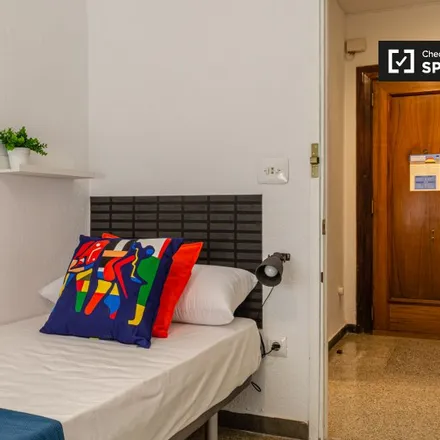 Rent this 5 bed room on Carrer del Cronista Almela i Vives in 9, 46021 Valencia
