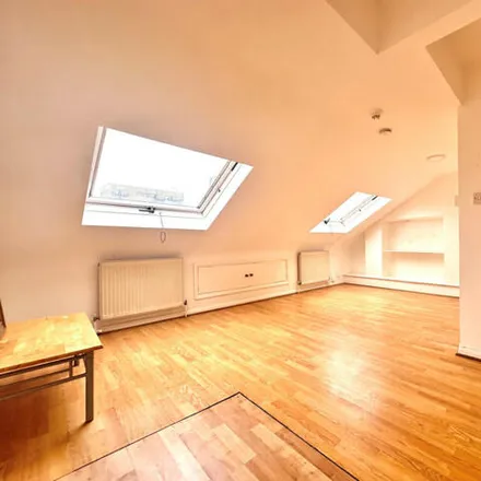 Rent this 1 bed apartment on 5 The Avenue in London, W13 8JP