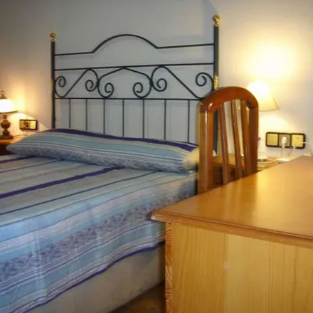 Image 2 - Mis pollitos, Cuesta de San Blas, 37002 Salamanca, Spain - Apartment for rent
