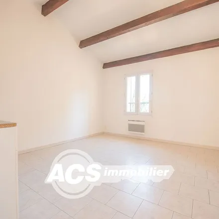 Rent this 2 bed apartment on 17 Rue du Jaume in 13220 Châteauneuf-les-Martigues, France