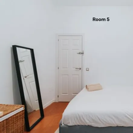 Rent this 6 bed room on Madrid in República Argentina, Calle de Joaquín Costa