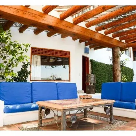 Buy this 6 bed house on Carretera a la Peña in La Capilla, 51200 Valle de Bravo