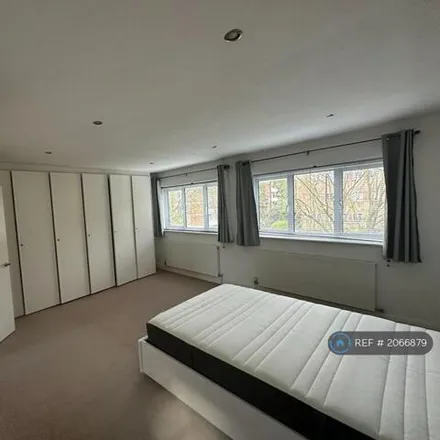 Image 7 - Belvedere Drive, London, SW19 7BY, United Kingdom - House for rent