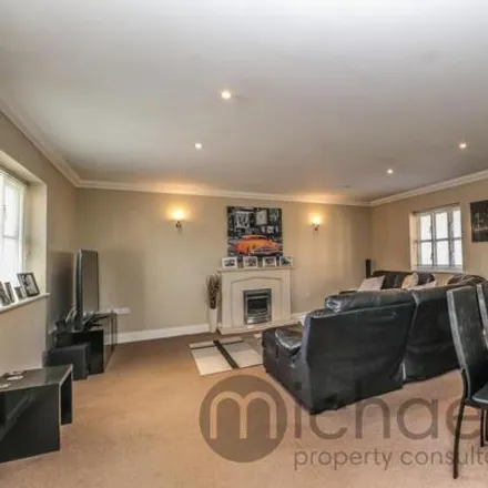 Image 2 - 18 Groves Close, Colchester, CO4 5BP, United Kingdom - House for sale