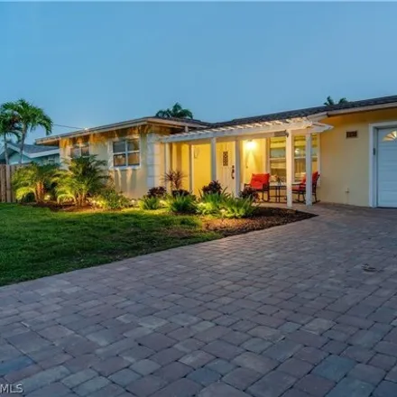Image 1 - 222 Albatross Street, Fort Myers Beach, Lee County, FL 33931, USA - House for sale