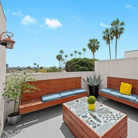 Image 7 - 7579 Romaine Street, West Hollywood, CA 90046, USA - Condo for sale