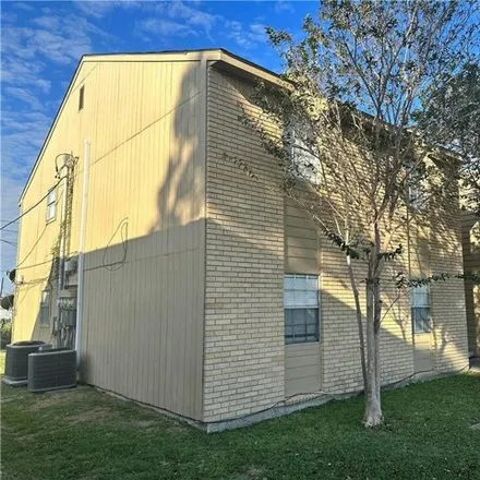 Buy this studio house on 439 Bauer Drive in Port Lavaca, TX 77979