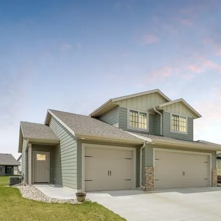 Buy this 3 bed house on 2719 South Richie Drive in Sioux Falls, SD 57106