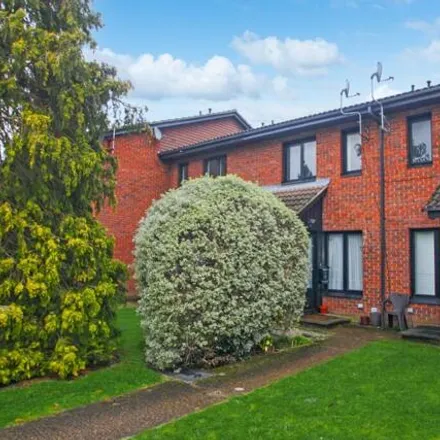 Buy this 1 bed townhouse on Aspen Close in Spelthorne, TW18 4SW