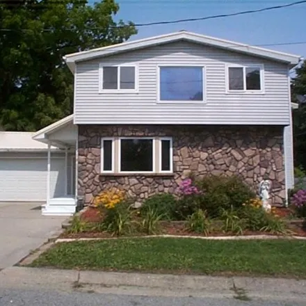 Buy this 5 bed house on 567 Allen Street in Caro, MI 48723