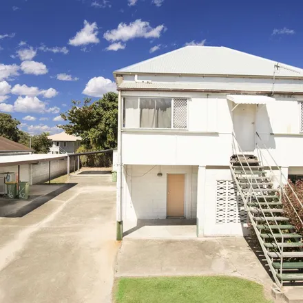 Rent this 3 bed apartment on Ford Street in Hermit Park QLD 4812, Australia