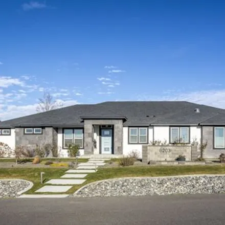 Buy this 3 bed house on Park Court in Pasco, WA 99336