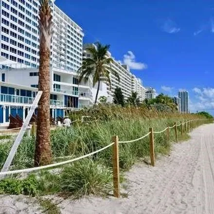 Image 5 - Miami Beach City Hall, Convention Center Drive, Miami Beach, FL 33119, USA - Condo for sale