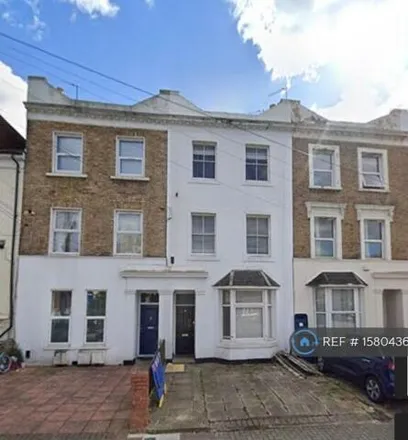 Rent this 5 bed townhouse on Vant Road in London, SW17 8TJ