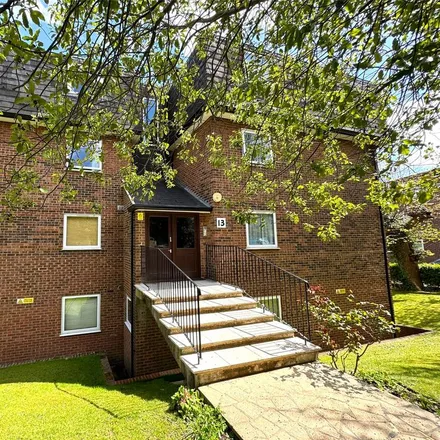 Rent this 2 bed apartment on Woodlands Avenue in Redhill, RH1 6EX