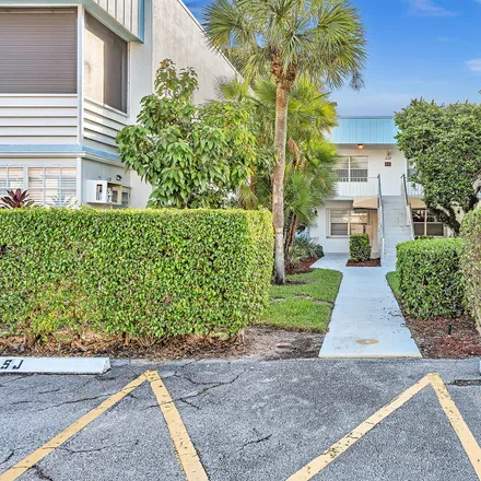 Buy this 2 bed condo on 387 Saxony Way in Palm Beach County, FL 33446