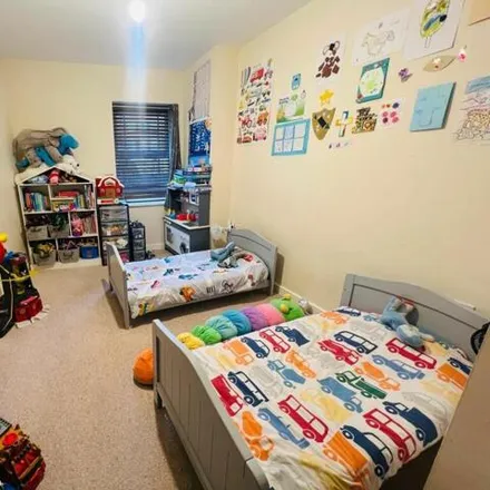 Image 5 - Weston Favell C of E Primary School, Westwood Way, Northampton, NN3 3HH, United Kingdom - Apartment for sale