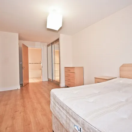 Rent this 2 bed apartment on unnamed road in London, SW19 8GY